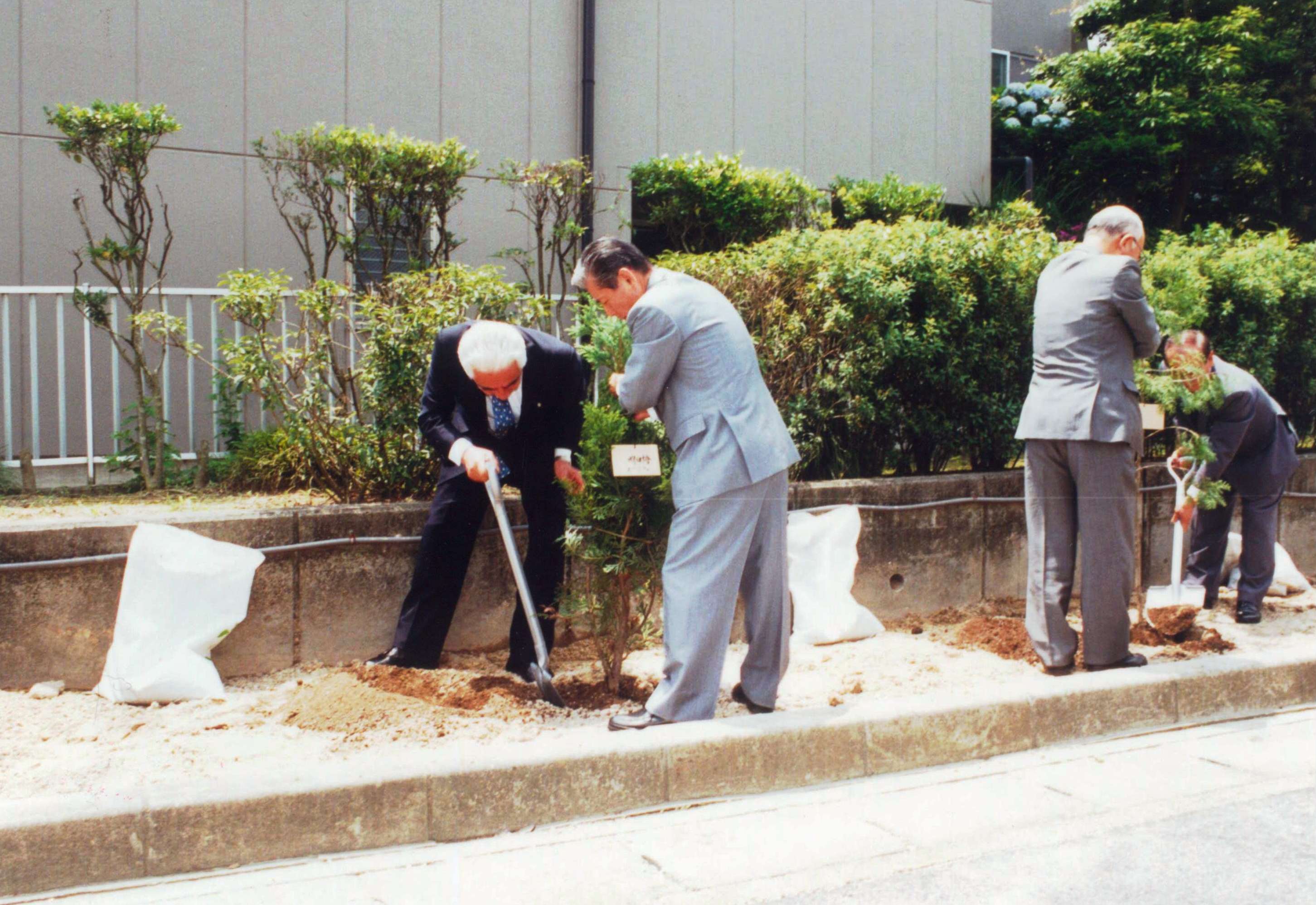木曽五木記念植樹の写真
